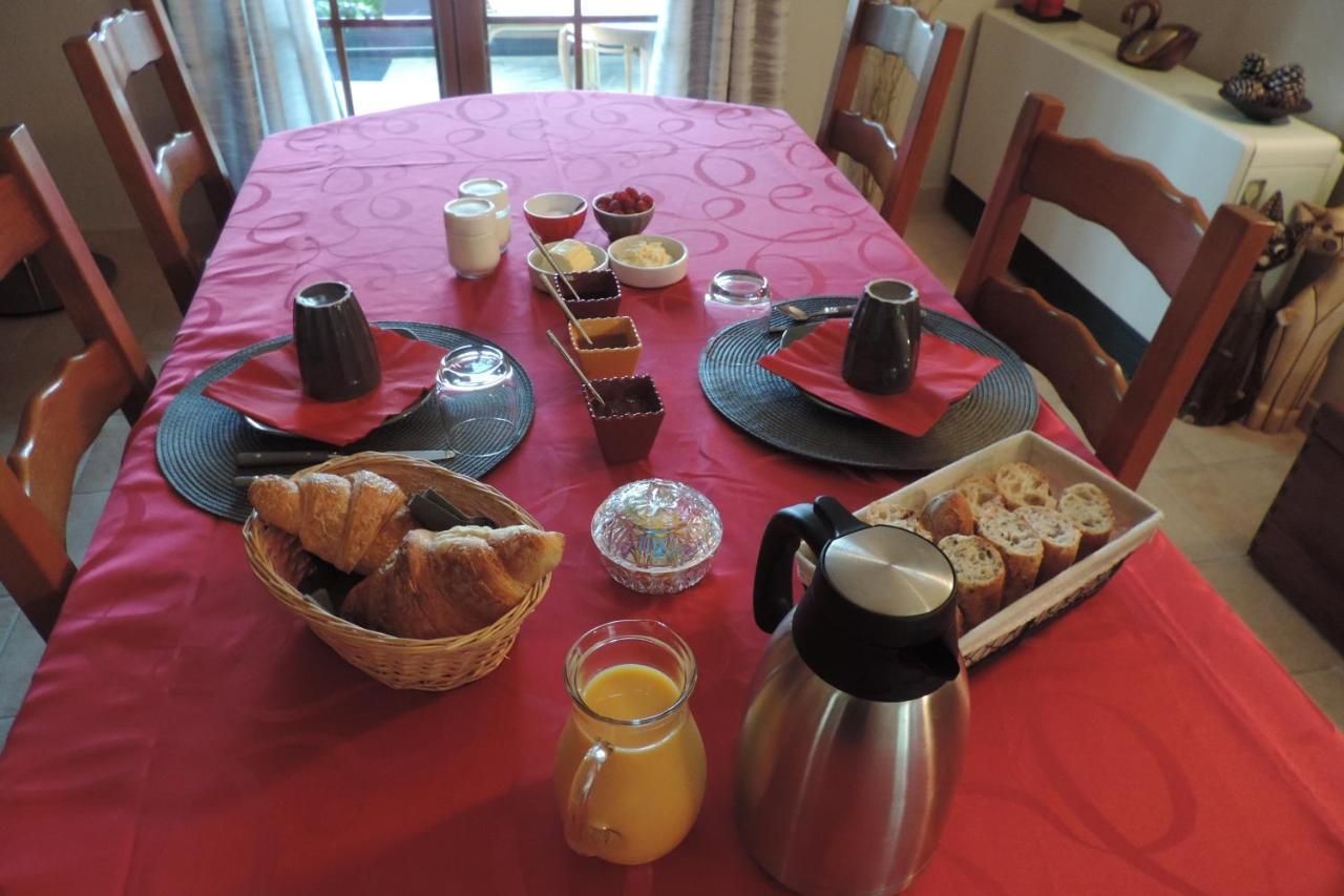 Bed and Breakfast Le Jardin Des Paons Issac Экстерьер фото